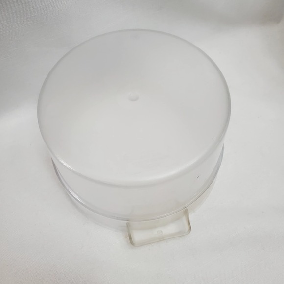 6 Count 1 Lid Cambro RFSCW2135 Camwear 2 qt. Round Food Storage Containers - Picture 7 of 7